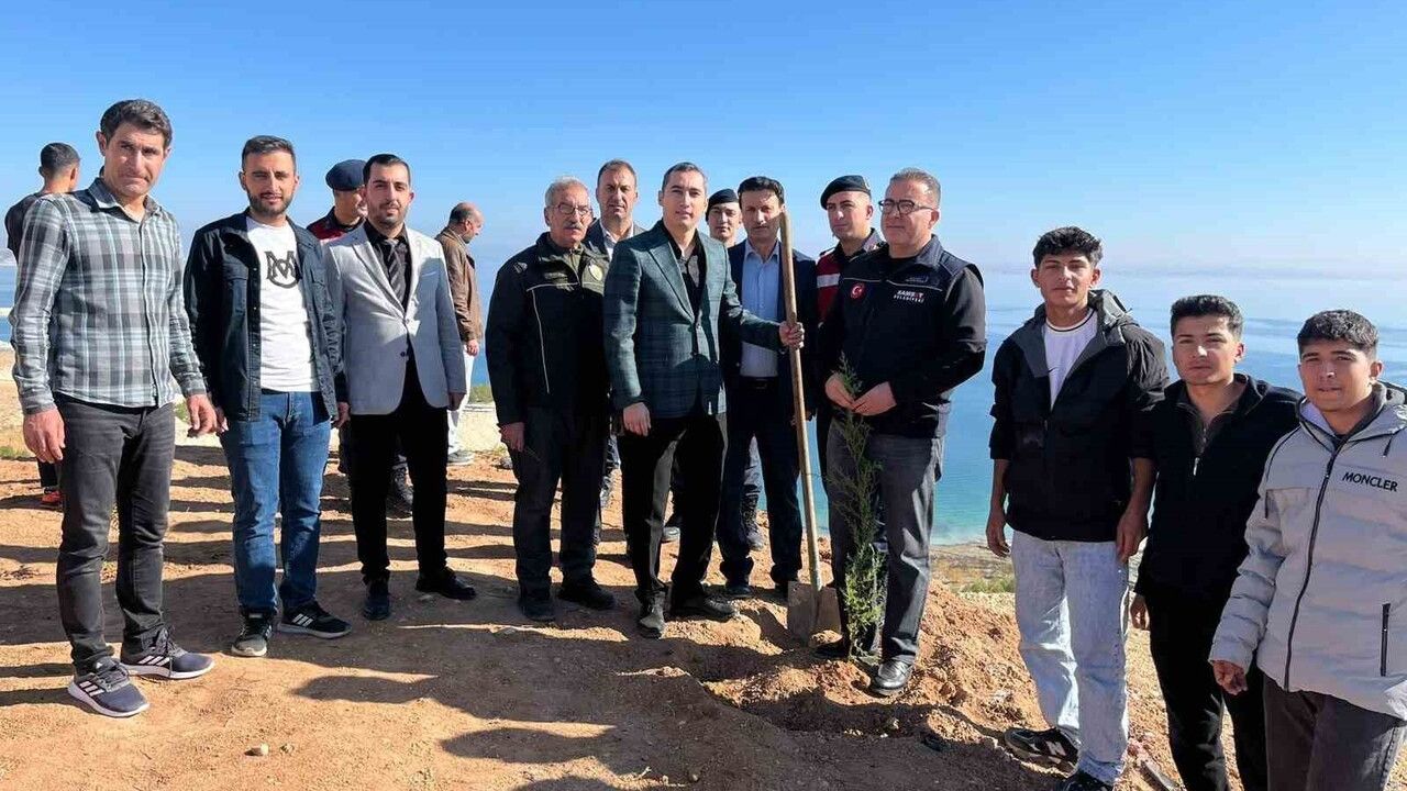 Samsat’te Öğretmenlerden Şehit Polis Cengiz Askar Anısına Hatıra Ormanı