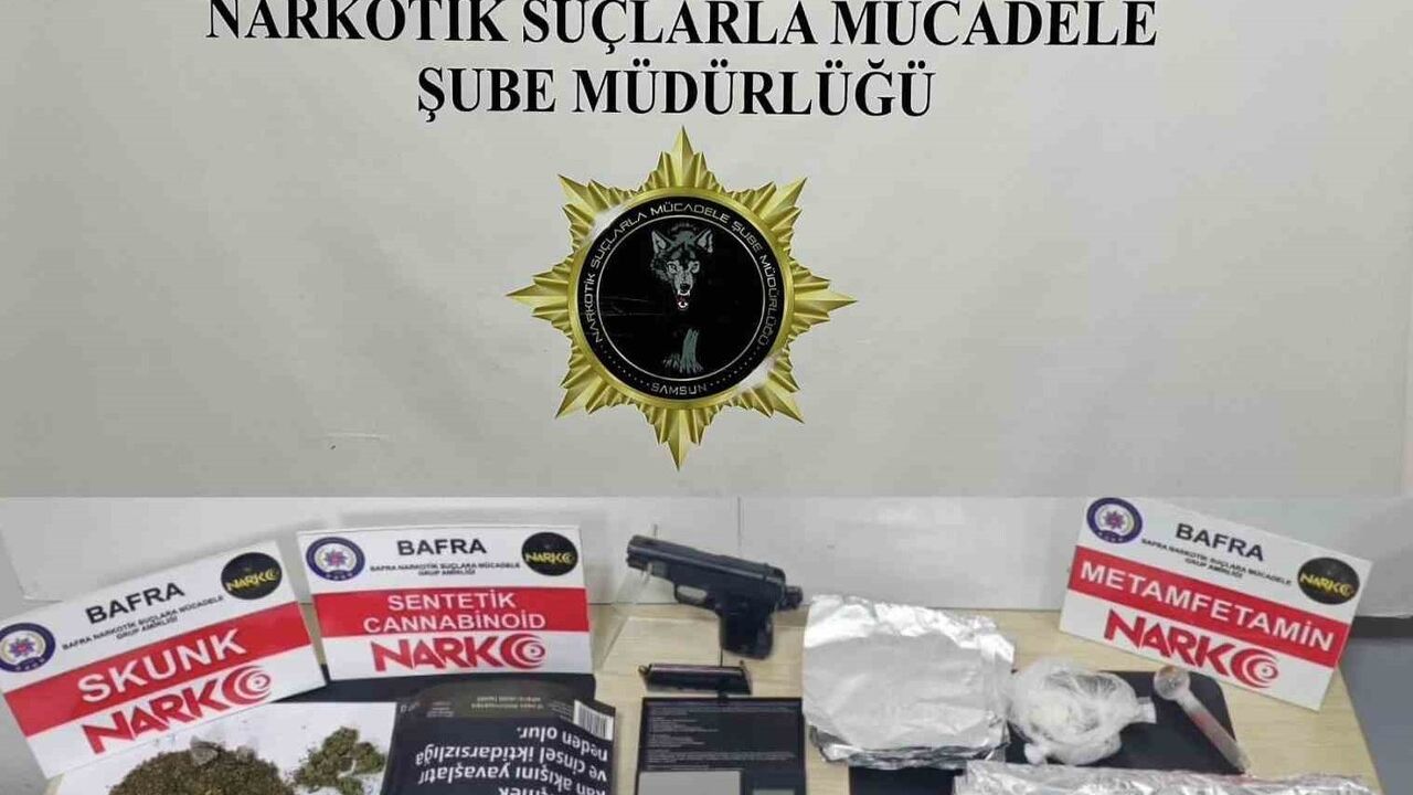 Samsun Bafra'da iki operasyonda uyuşturucu ve ruhsatsız silah ele geçirildi