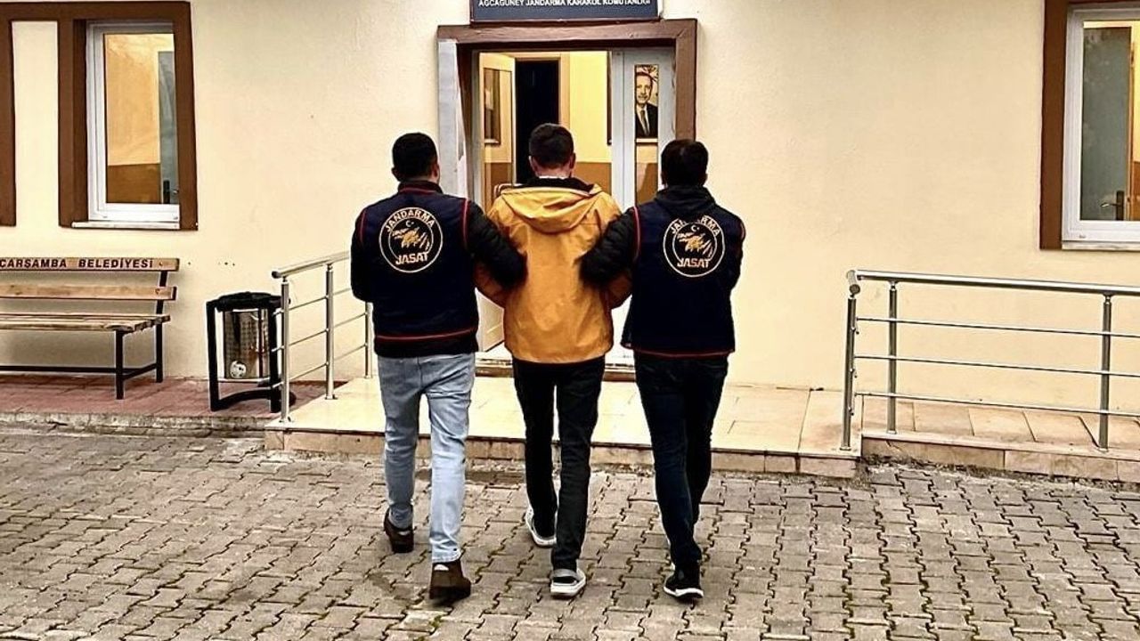 Samsun Çarşamba'da 15 yıl 2 ay kesinleşmiş hapis cezasıyla aranan kişi jandarmaya yakalandı