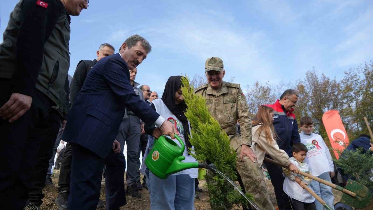 Samsun'da 11 Kasım Milli Ağaçlandırma Günü: 19 Lokasyonda 37 bin 380 Fidan Toprakla Buluştu
