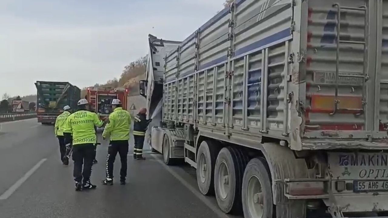 Samsun'da çekicinin motor bölümünde çıkan yangın, polis müdahalesiyle büyümeden söndürüldü