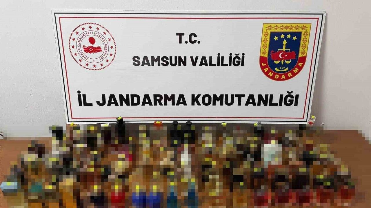 Samsun'da jandarma 320 adet gümrük kaçağı parfüm ele geçirdi