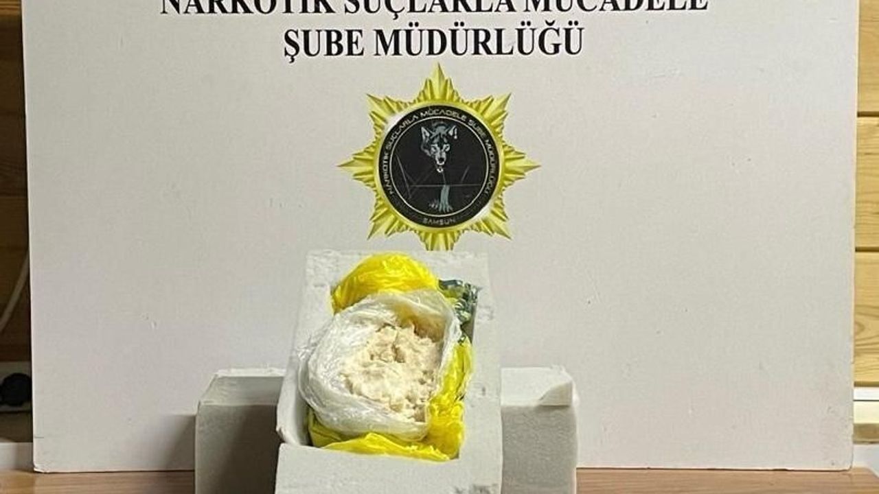 Samsun'da minibüsün sünger bölmelerinde 650 gram uyuşturucu bulundu