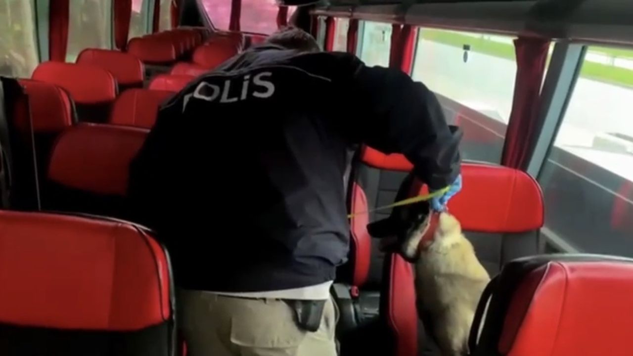 Samsun'da otobüs tuvaletinde 2 kilo metamfetamin bulundu; otobüs uyuşturucu sevkiyatı için kullanılmış