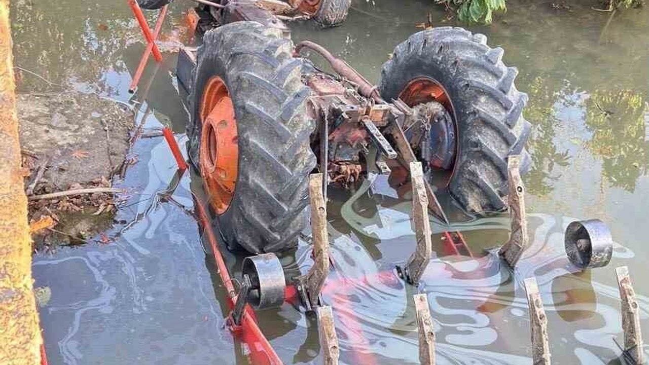 Samsun’da traktör köprüden sulama kanalına devrildi; sürücü yara almadan kurtuldu
