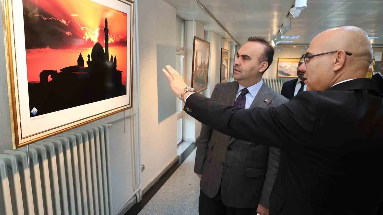 Sanayi ve Teknoloji Bakanı Mehmet Fatih Kacır Ağrı'da: Valilik Ziyareti ve Proje Görüşmeleri