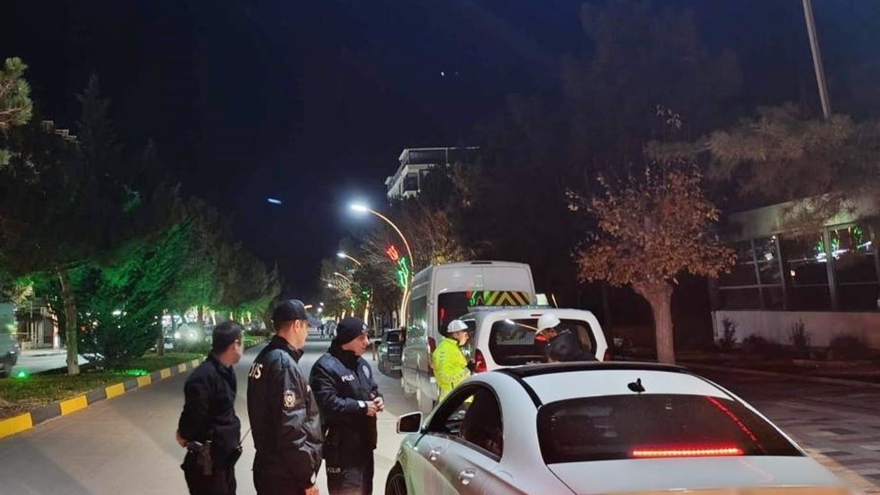 Sandıklı’da huzur ve asayiş denetimi: 171 şahıs, 106 araç sorgulandı