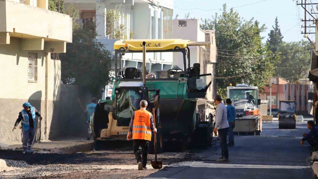 Şanlıurfa Büyükşehir, Ceylanpınar'da 7 km'lik Şehit Ümit Yolcu Caddesi'nde Sıcak Asfalt Çalışması