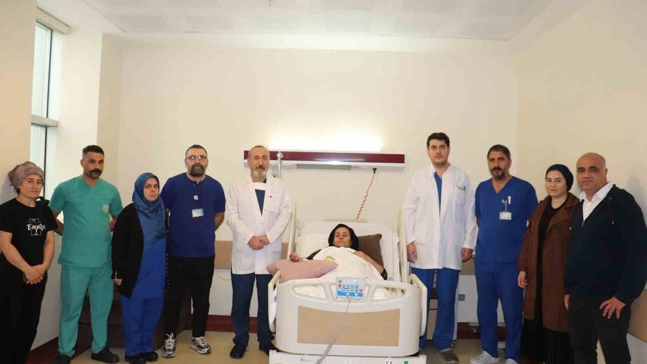 Şanlıurfa’da 45 yaşındaki kadının karnından 15 kilo 800 gramlık tümör çıkarıldı