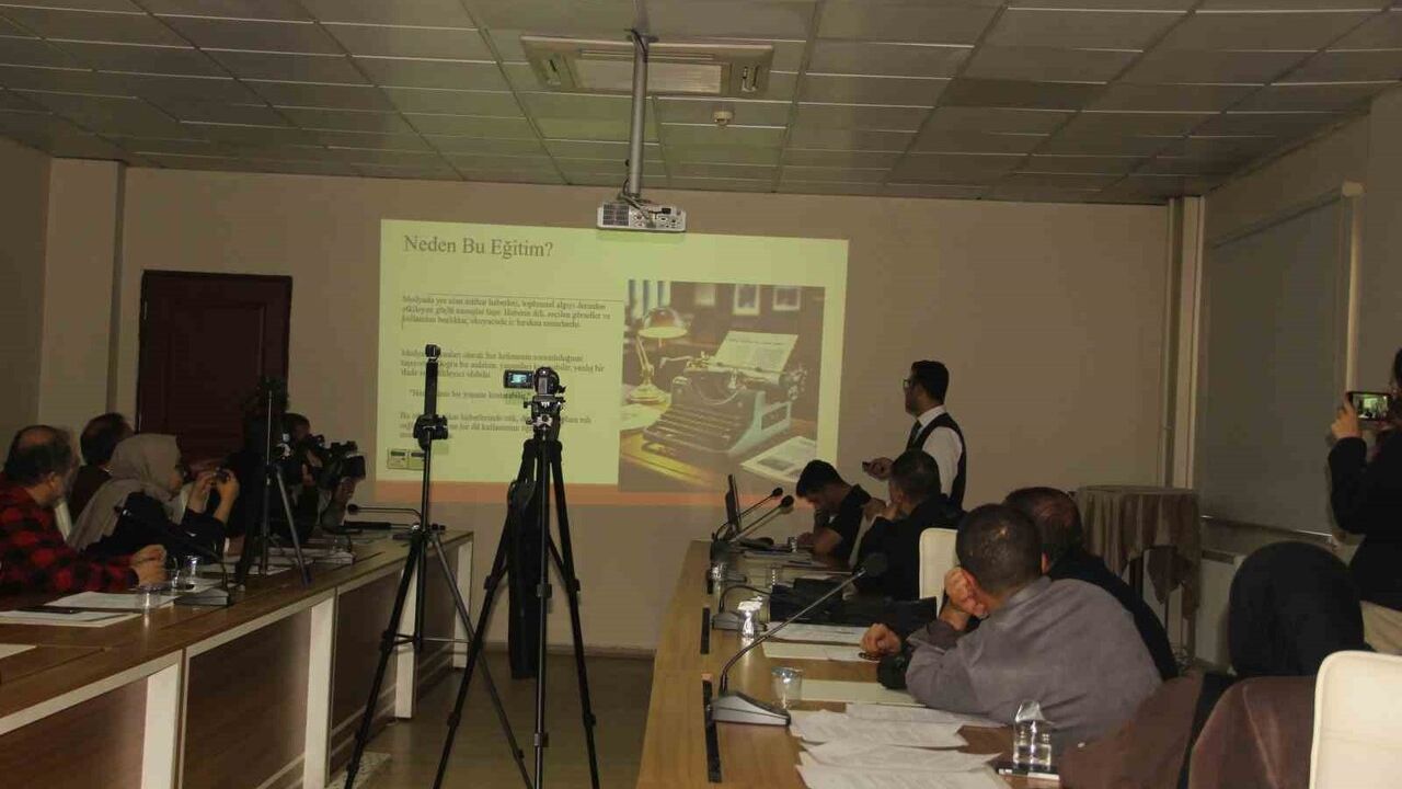 Şanlıurfa’da basına 'Davranışsal Bağımlılıkla Mücadele ve İntiharı Önleme' eğitimi