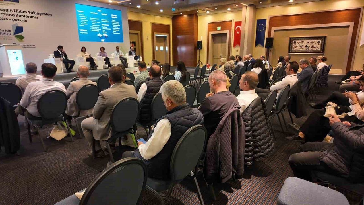 Şanlıurfa'da İklim Eğitimi Konferansı: Büyükşehir Belediyesi'nin Uygulamaları Öne Çıktı