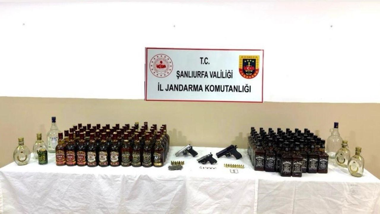Şanlıurfa'da Jandarma Operasyonu: Kaçak Alkol, Ruhsatsız Silah ve Uyuşturucu Ele Geçirildi