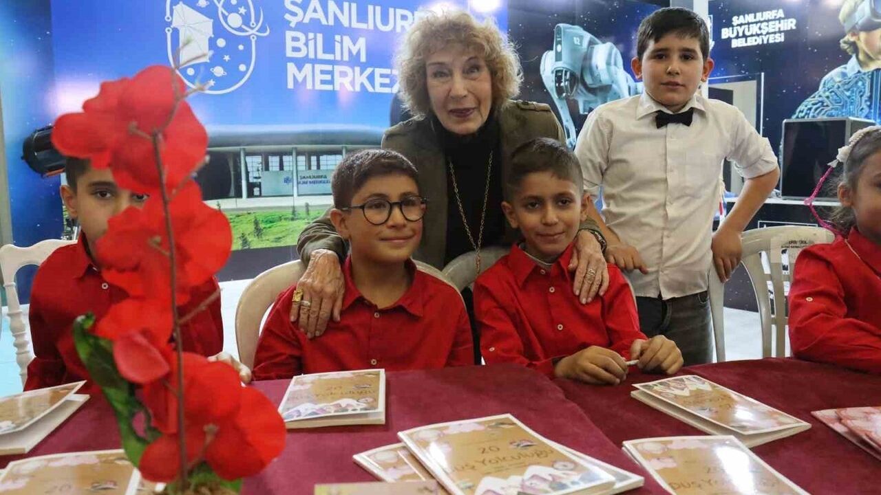 Şanlıurfa’da minik yazarların '20 Düş Yolculuğu' kitabı kitap fuarında tanıtıldı