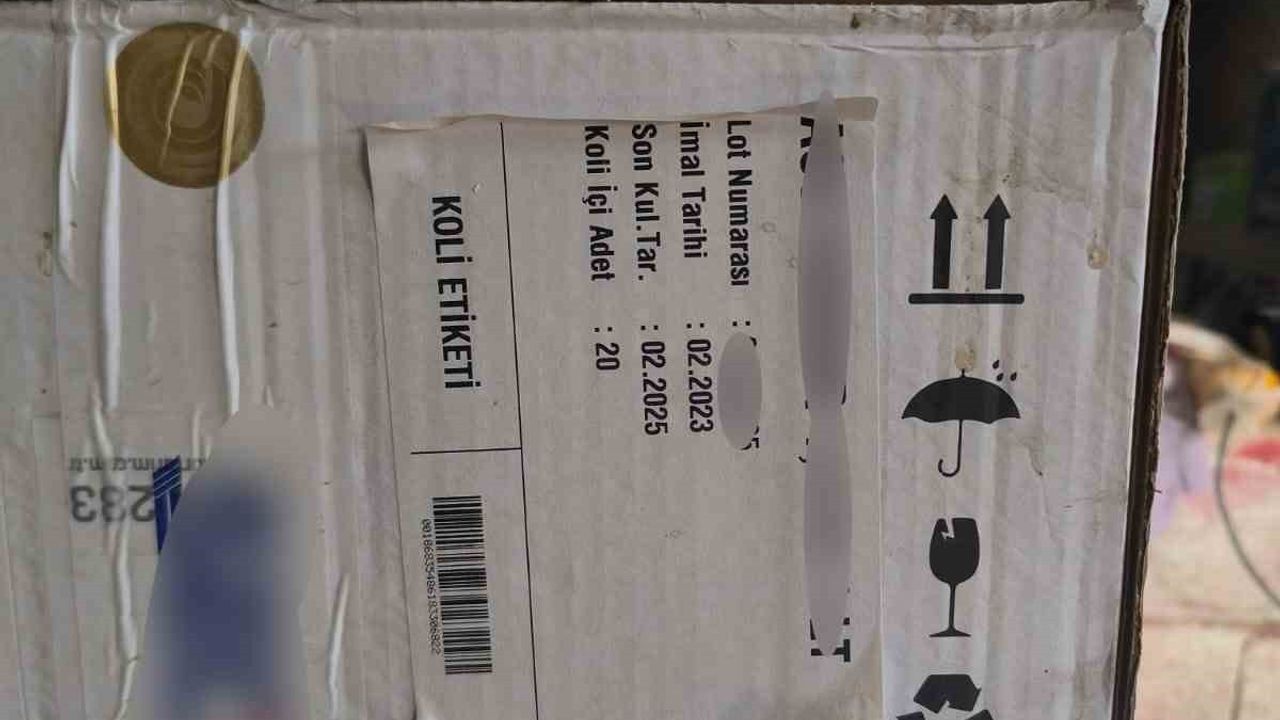 Şanlıurfa Eyyübiye'de Ruhsatsız Zirai İlaç Operasyonu: Onlarca Koli Ele Geçirildi