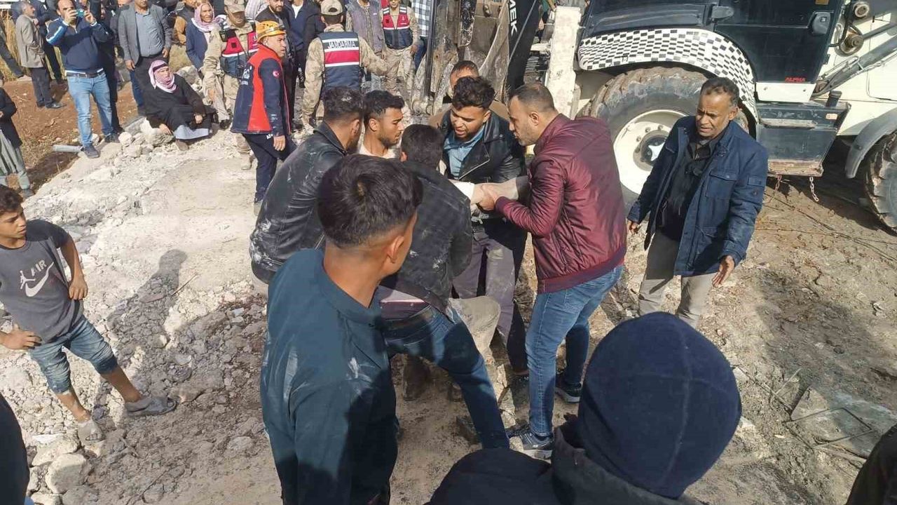 Şanlıurfa Haliliye'de 2 Katlı İnşaatta Göçük: 5 İşçi Kurtarılarak Hastaneye Kaldırıldı