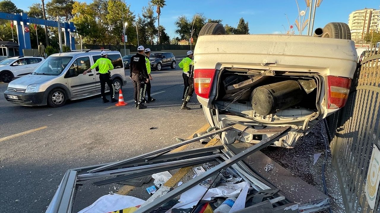 Şanlıurfa Haliliye'de otomobil devrildi: 5 kişi yaralandı