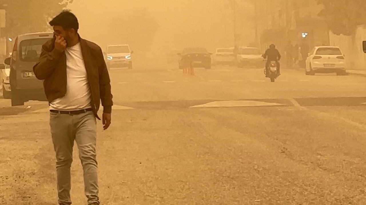 Şanlıurfa semalarını kaplayan Suriye kaynaklı toz bulutu: Görüş yer yer 20 metreye düştü