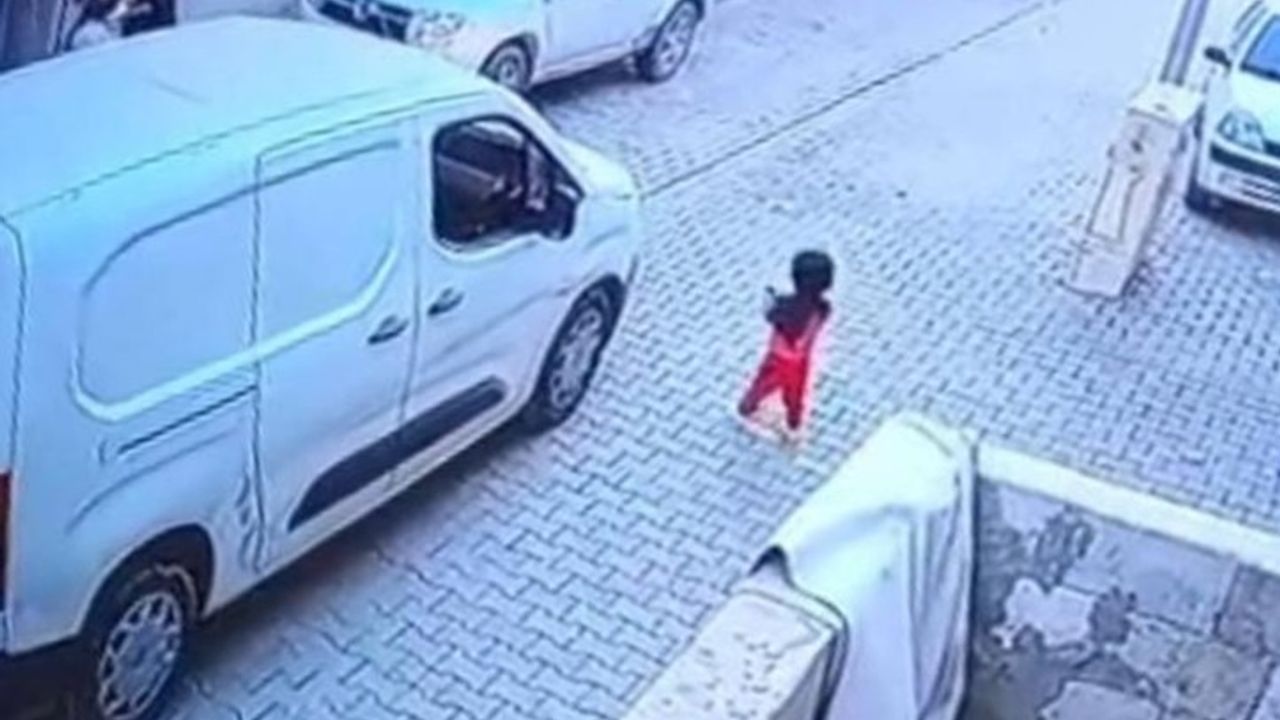 Şanlıurfa Suruç'ta kargo aracının altında kalan 2 yaşındaki çocuk yaşamını yitirdi