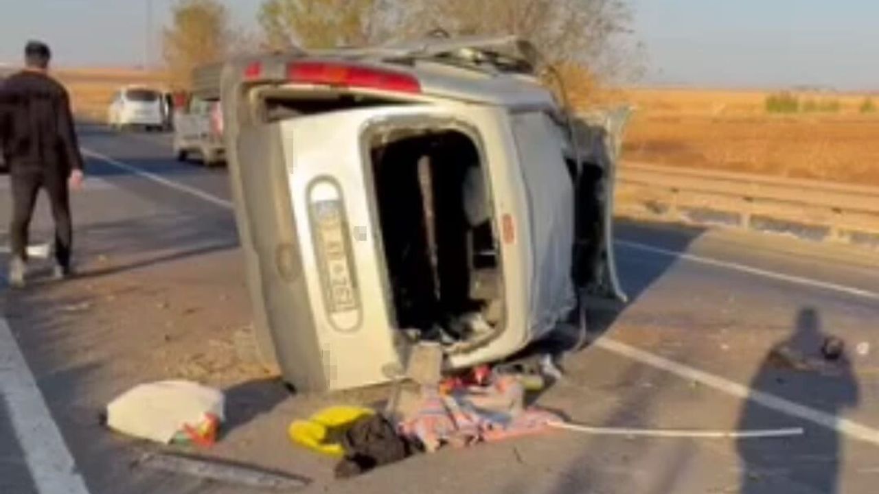 Şanlıurfa Viranşehir'de hafif ticari araç devrildi: 1 ölü, 3 yaralı