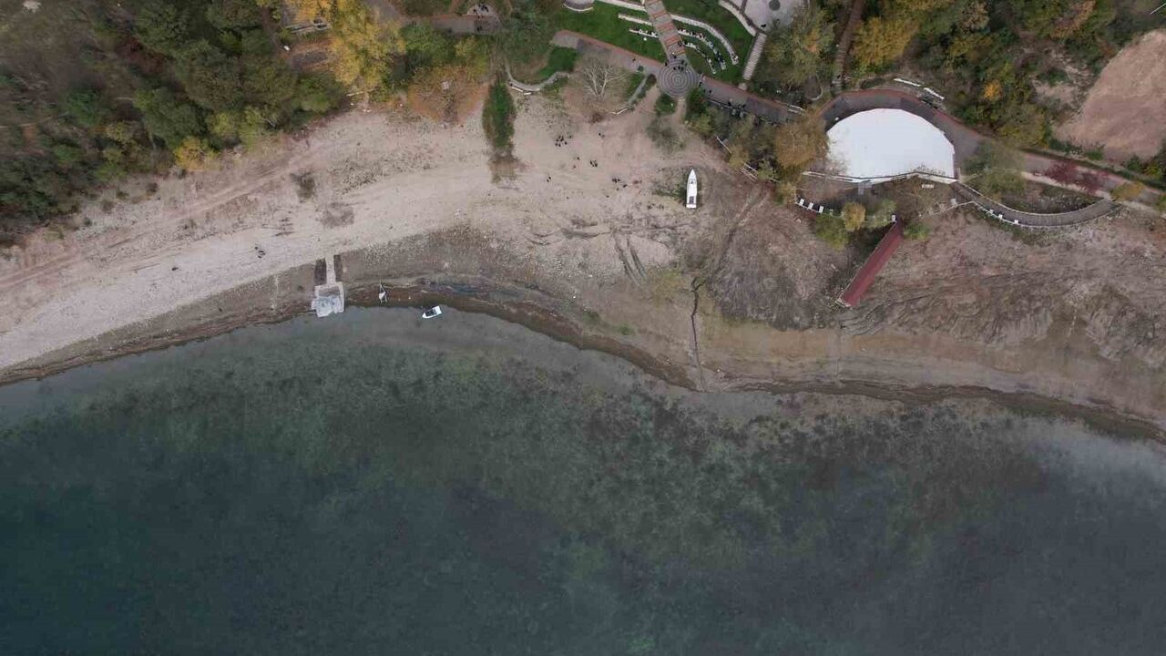 Sapanca Gölü'nde kabarcık oluşumu ve su çekilmesi endişesi