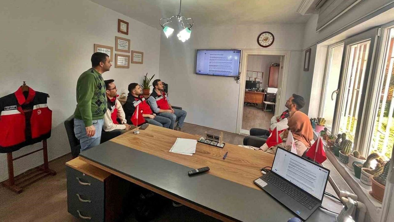 Şaphane ve Pazarlar İlçe Tarım Personeline 'Çiğ Süt Sağım Hijyeni' Eğitimi