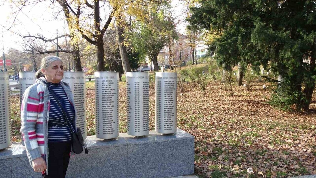 Saraybosnalı anne Dzenana Sokolovic: 'Gün yüzü görmesinler' — 1994'te keskin nişancı kurbanı oğlu anılıyor