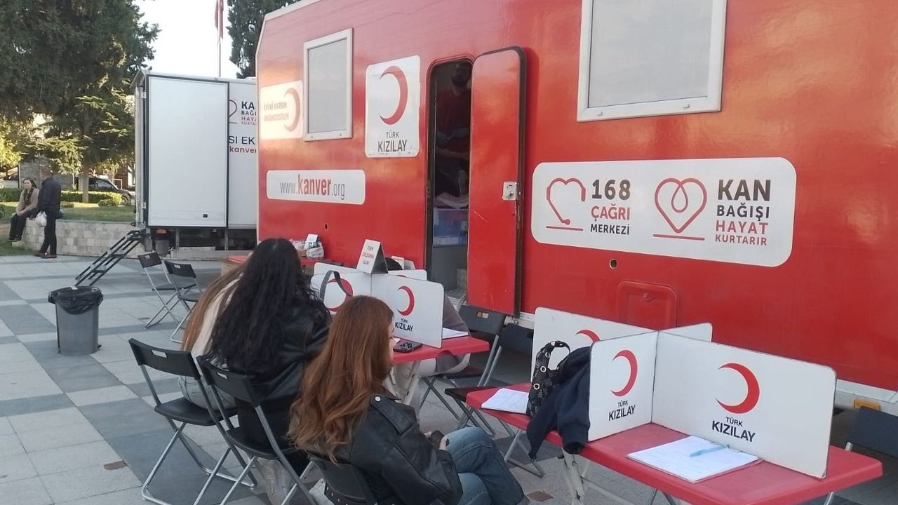 Sarıgöl'de Kızılay Kan Bağış Kampanyası: Bir Günde 30 Ünite Toplandı