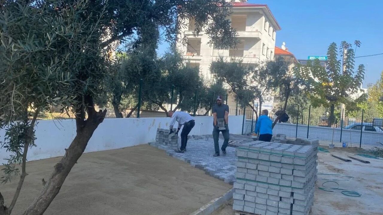 Sarıgöl Dört Eylül İlkokulu'nda çevre düzenlemesi tamamlandı