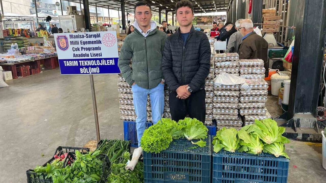 Sarıgöl Milli Egemenlik Lisesi öğrencileri ürettiklerini pazarda satarak okula gelir sağlıyor