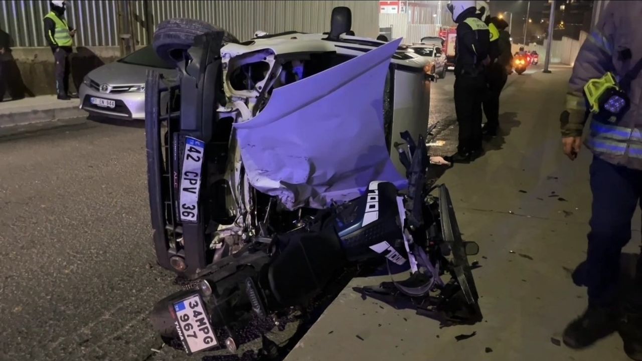 Sarıyer'de otomobil motosiklete çarparak devrildi; 2 yaralı, sürücü gözaltında