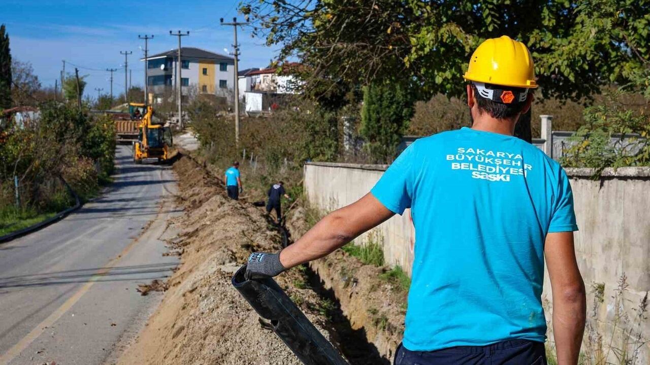 SASKİ, Ferizli Yeni Mahalle’de 35 yıllık içme suyu altyapısını 5 bin metrelik hatta yeniliyor