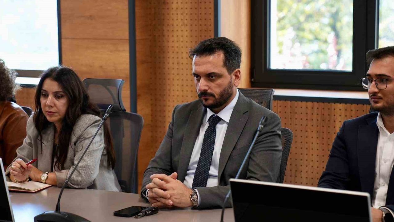 SAÜ'de yeterlik temelli ve beceri odaklı eğitim modeli tartışıldı