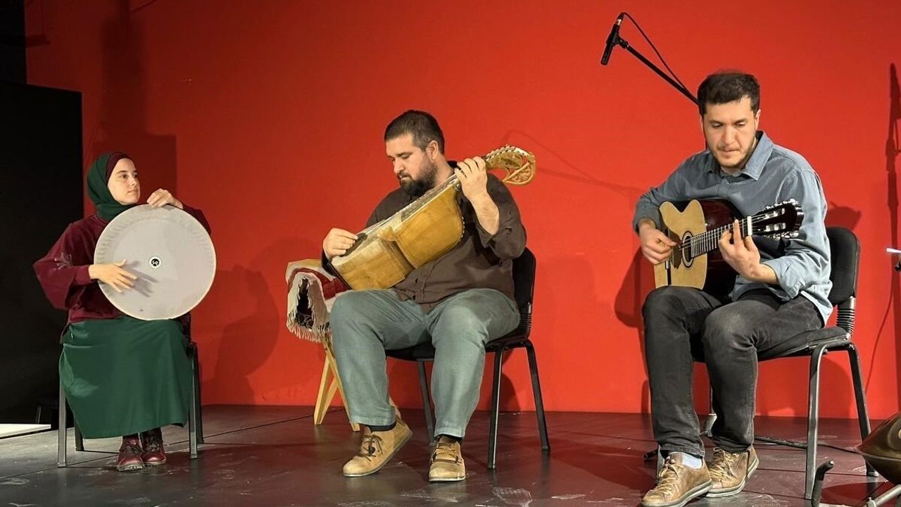 Sedat Anar Trio, Nilüfer MEM Sahne'de: Anadolu ve Tasavvuf Tınıları Modern Yorumlarla Buluştu