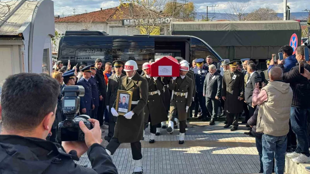Şehit Astsubay Üstçavuş Burak İbbiği Çorum’da Dualarla Toprağa Verildi