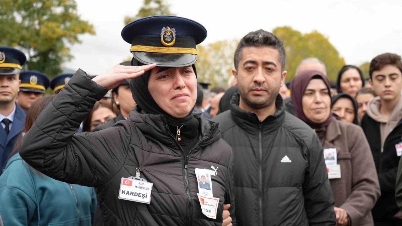 Şehit Astsubay Üstçavuş Emre Altıok’un cenazesi: Polis kardeşin ağabeye veda anı