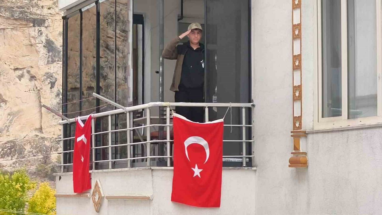 Şehit Berkay Karaca’nın annesinin çağrısına Tunceli’de 14 yaşındaki gençten bayraklı cevap