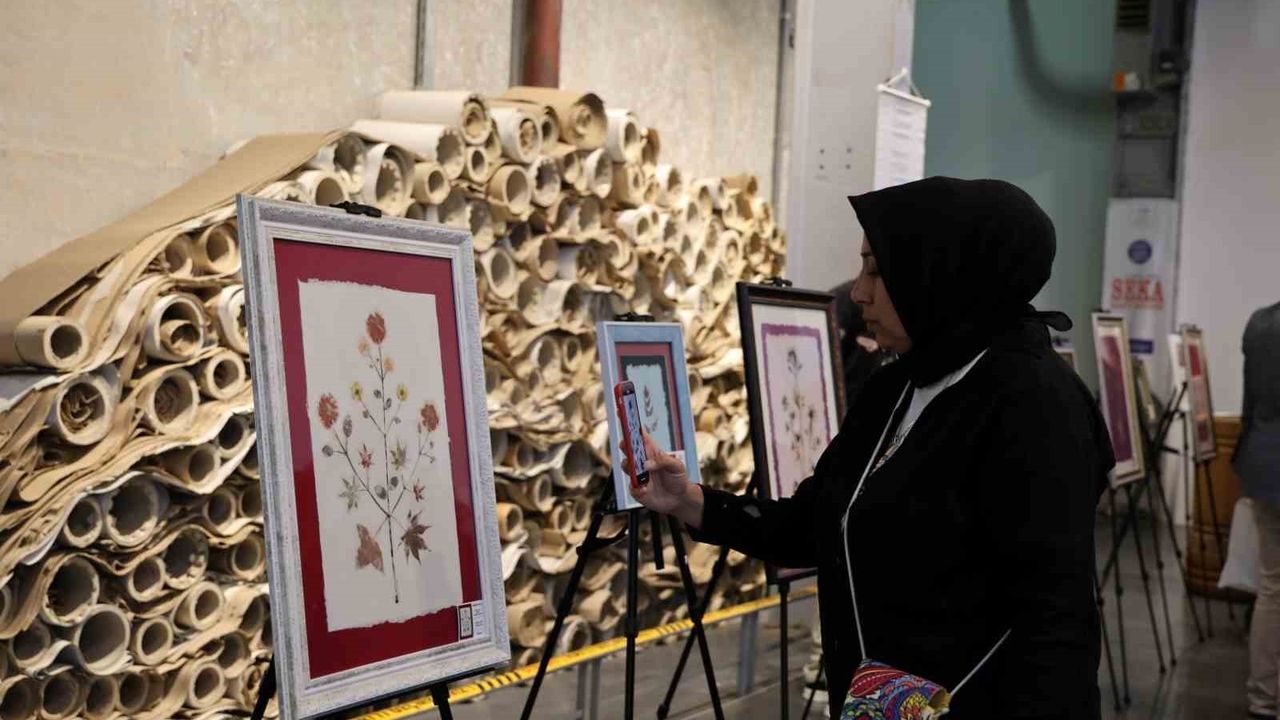 SEKA Kağıt Müzesi'nde 'Kağıtta Açan Çiçekler' sergisi açıldı