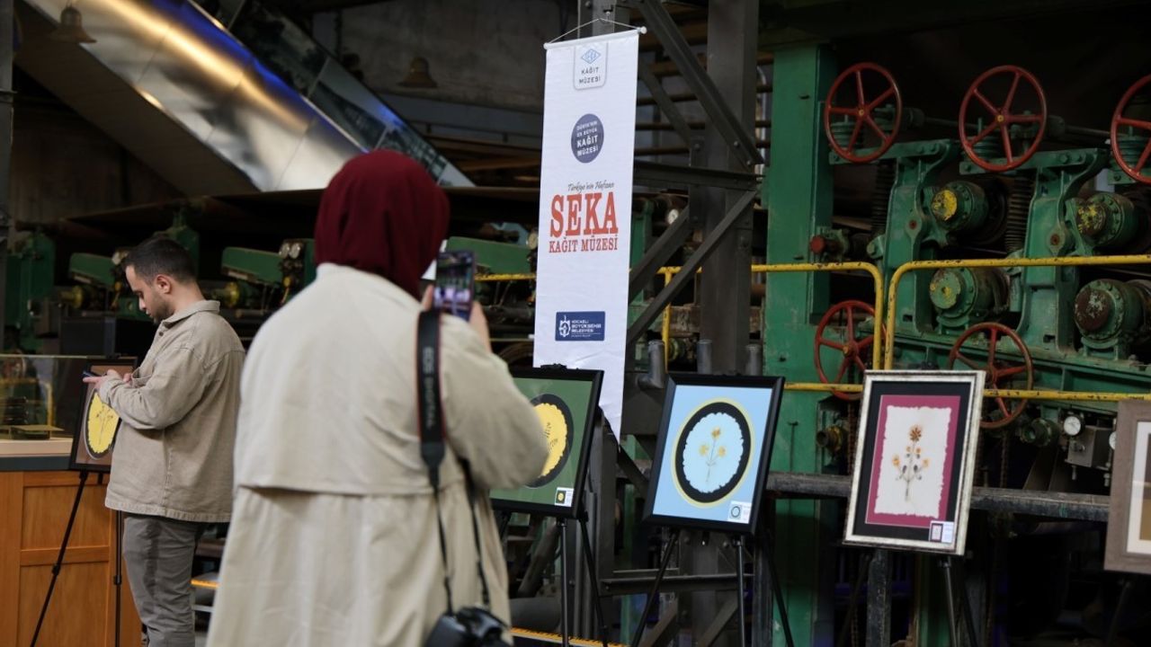 SEKA Kağıt Müzesi'nde 'Kağıtta Açan Çiçekler' sergisi açıldı