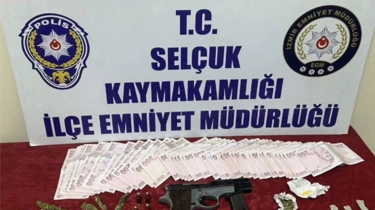 Selçuk’ta uyuşturucu operasyonu: 3 gözaltı, metamfetamin ve esrar ele geçirildi