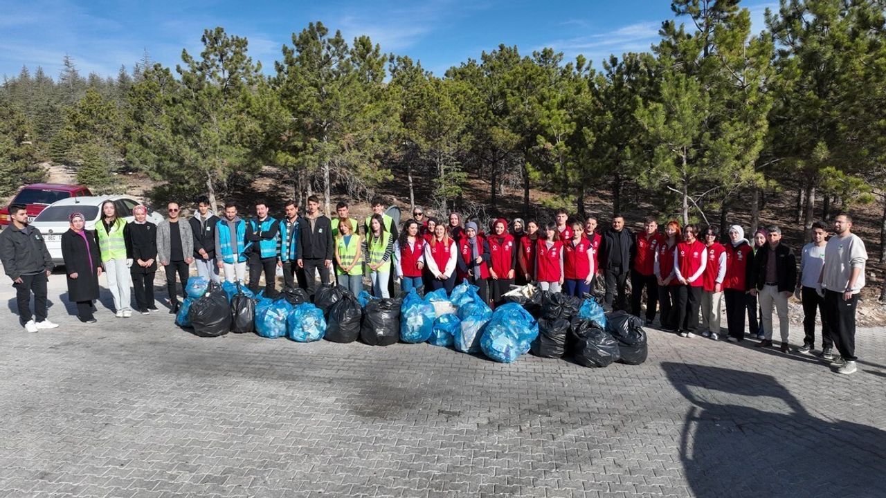 Selçuklu’da 'Temiz Mahalle Temiz Selçuklu' etkinliğinin 16.'sı Akademi Mahallesi'nde gerçekleştirildi