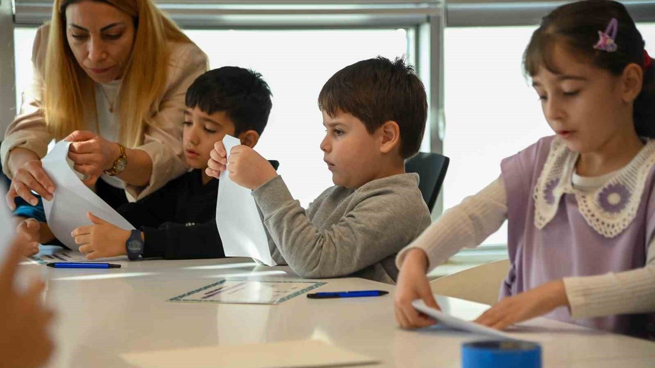 Selçuklu Gelişim ve Teknoloji Akademisi'nde ara tatilde 'Uzay ve Havacılık' atölyeleri gerçekleştirildi