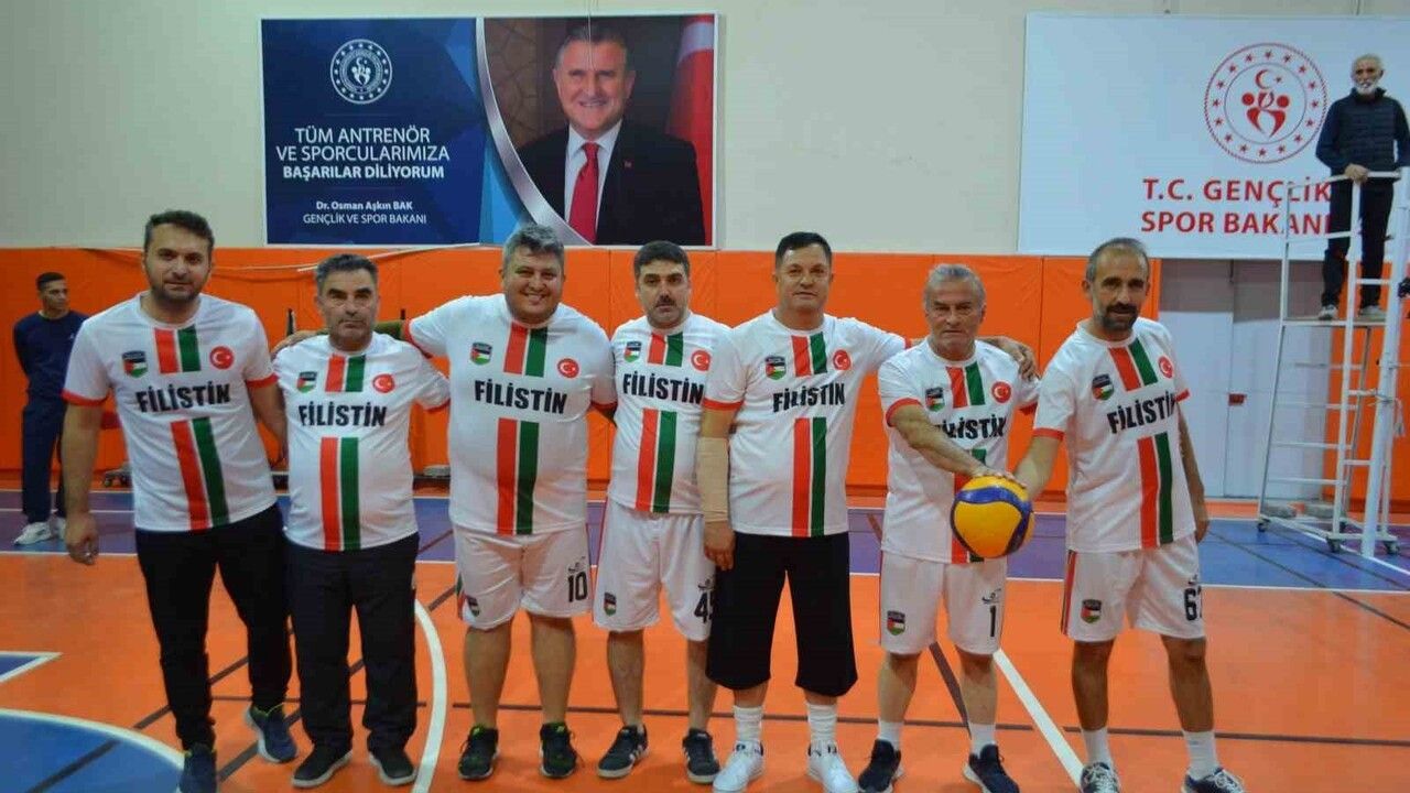 Selendi’de 24 Kasım Voleybol Turnuvasını Atatürk İlkokulu Kazandı