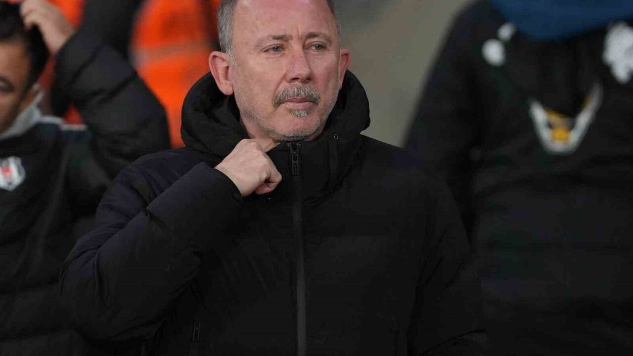 Sergen Yalçın, Fatih Karagümrük Maçı Öncesi Kadrosunda 3 Değişiklik Yaptı