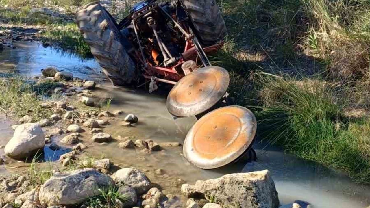 Serik'te traktör devrildi: 66 yaşındaki sürücü hayatını kaybetti