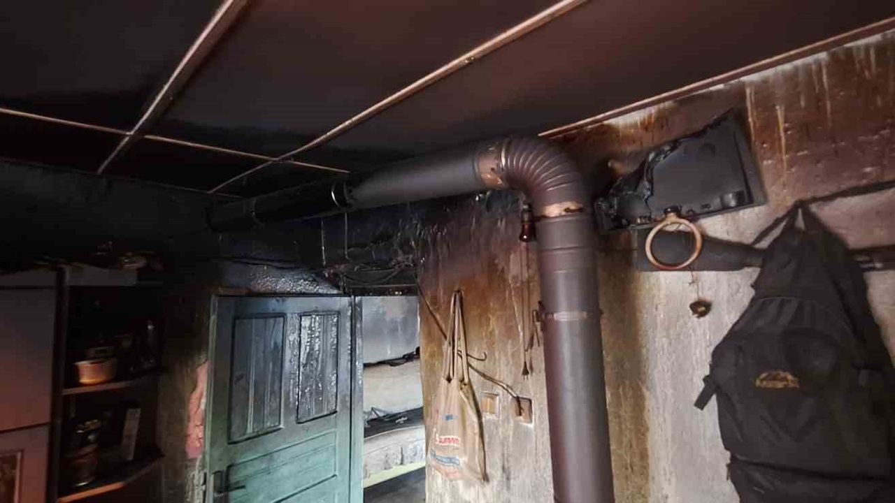 Seydişehir'de Bahçelievler Mahallesi'ndeki müstakil evde sobadan kaynaklandığı değerlendirilen yangın söndürüldü