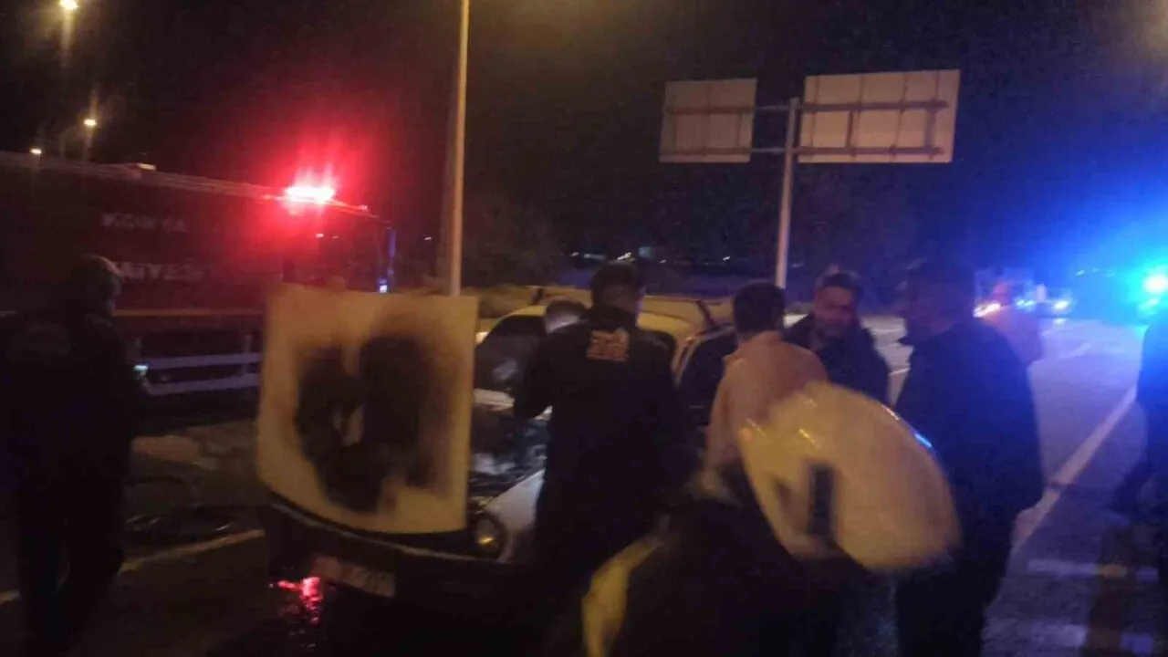 Seydişehir'de kırmızı ışıkta bekleyen otomobilde yangın söndürüldü