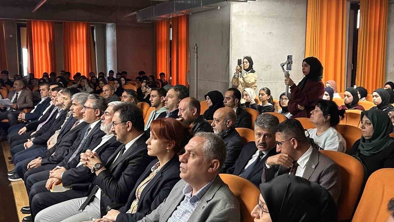 Sezai Karakoç vefatının 4’üncü yılında 'Dirilişin Işığı' hat sergisiyle anıldı