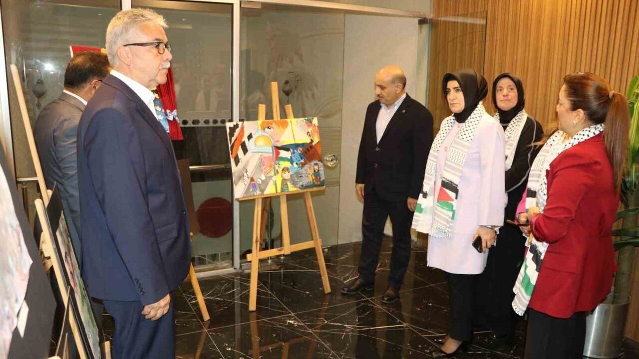 Sıdıka Aydın: 'Gazze’de her gün bir anne evladını toprağa veriyor' — Eğitim-Bir-Sen Adana toplantısı