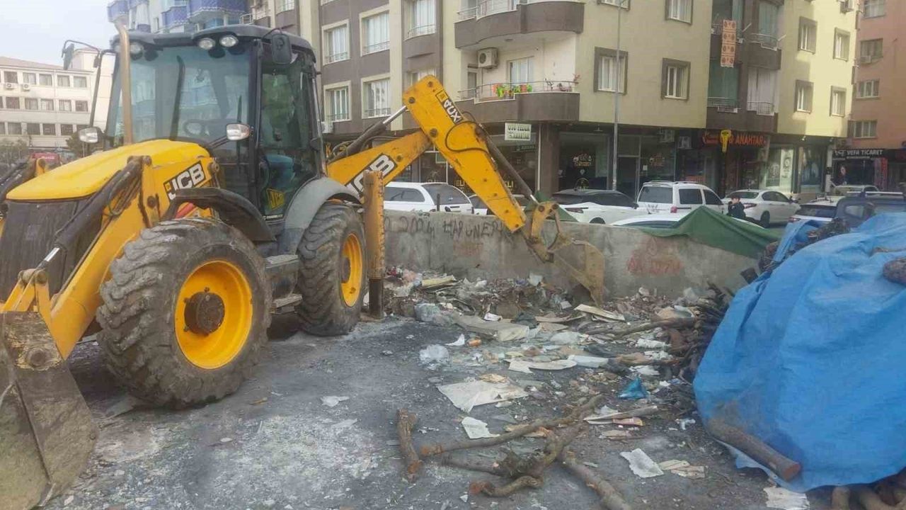 Siirt Belediyesi Temizlik İşleri Müdürlüğü kent genelinde temizlik çalışmalarını sürdürüyor