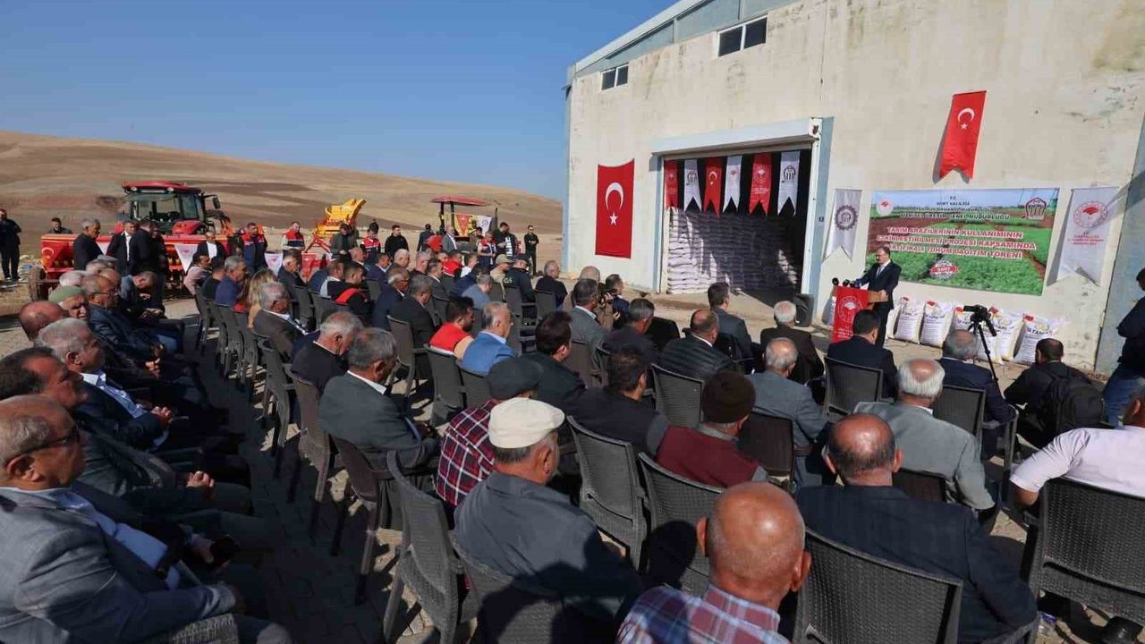 Siirt’te 203 ton sertifikalı kırmızı mercimek 588 çiftçiye dağıtıldı